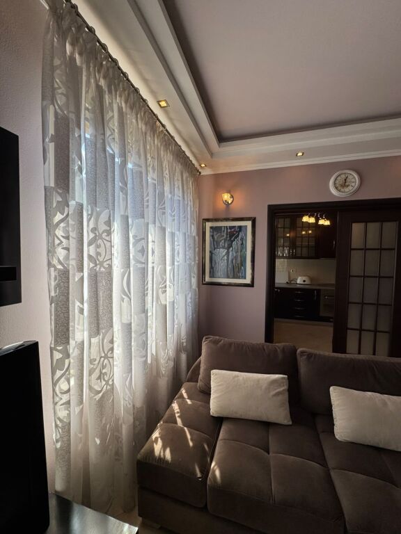 🏡 Jepet me qira 3+1 në Komunën e Parisit  📐 🚗 Garazh për 2 makina 📍 Pranë Performance Gym nenkalimi i komunes   💶 850 € / muaj