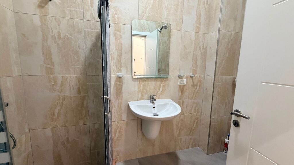 SHITET APARTAMENT 2+1+2 – LIQENI I THATË