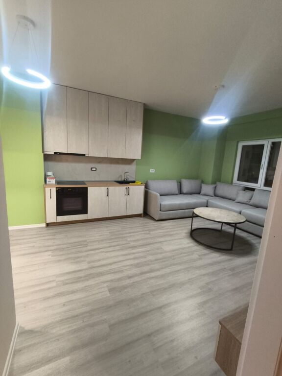 Jepet me qera 1+ 1  650 euro