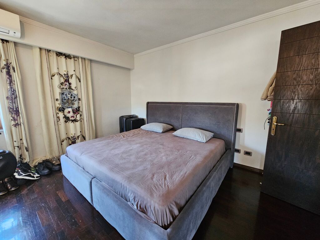 Vendesi appartamento 105 m2 nel Bllok