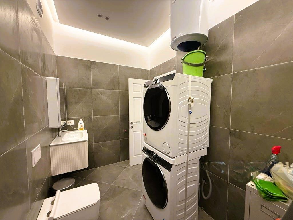 Modern 1+1 Apartment for Rent, in the “Square 21” Complex, on Kavaja Street!