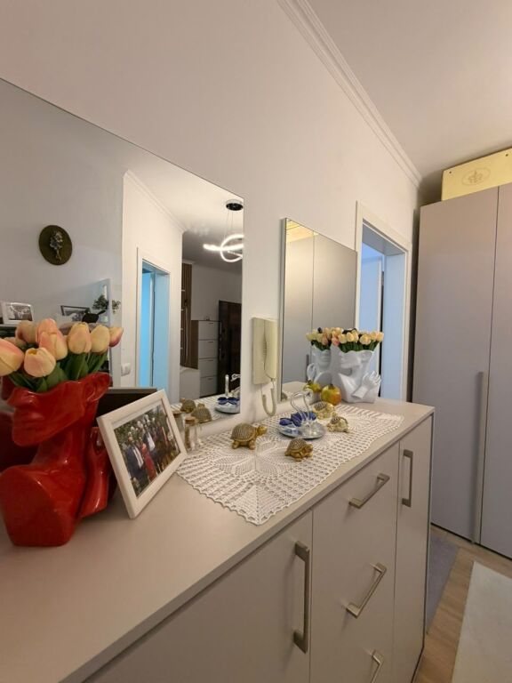 In vendita appartamento 2+1. Kinostudio 1460000 lek