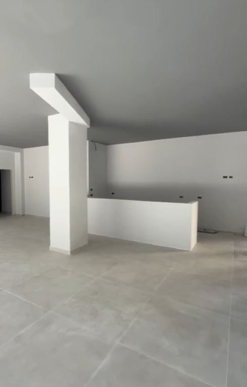 UFFICIO IN AFFITTO 275 M2 LAGO ASCIUTTO  215.000 LEKE