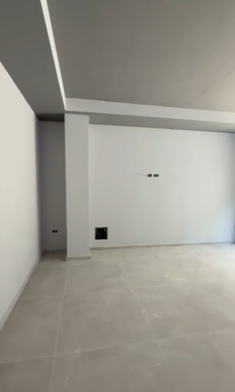 UFFICIO IN AFFITTO 275 M2 LAGO ASCIUTTO  215.000 LEKE