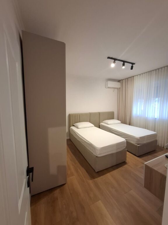 JEPET ME QERA 1+1 RESTORANT DURRESI