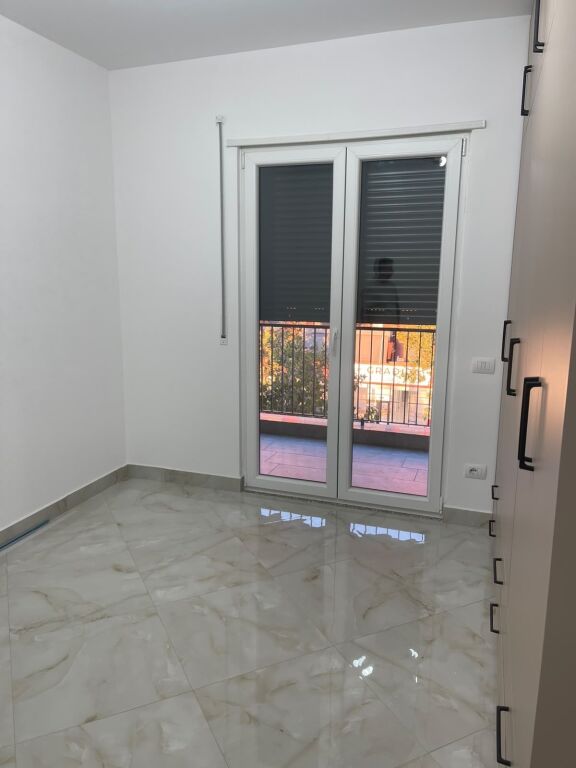 Apartament me qira, Kamez 2+1+Post parkimi