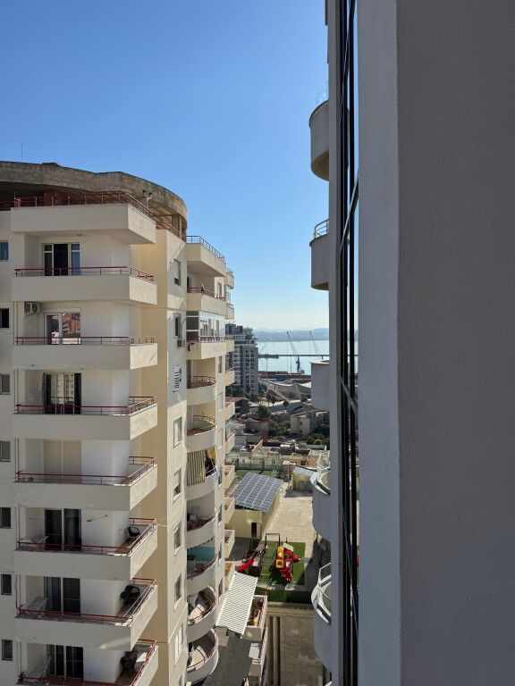 Shitet Apartament 1+1 Vollga