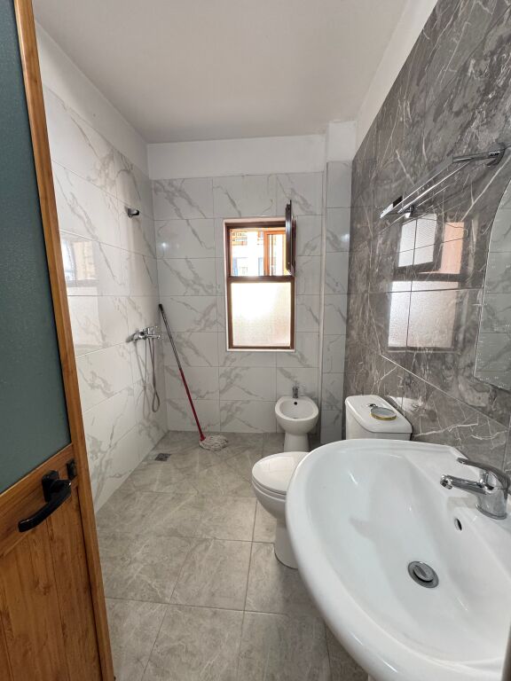 APARTAMENT 1+1 PER SHITJE PRAN PALLATIT ME SHIGJETA !!