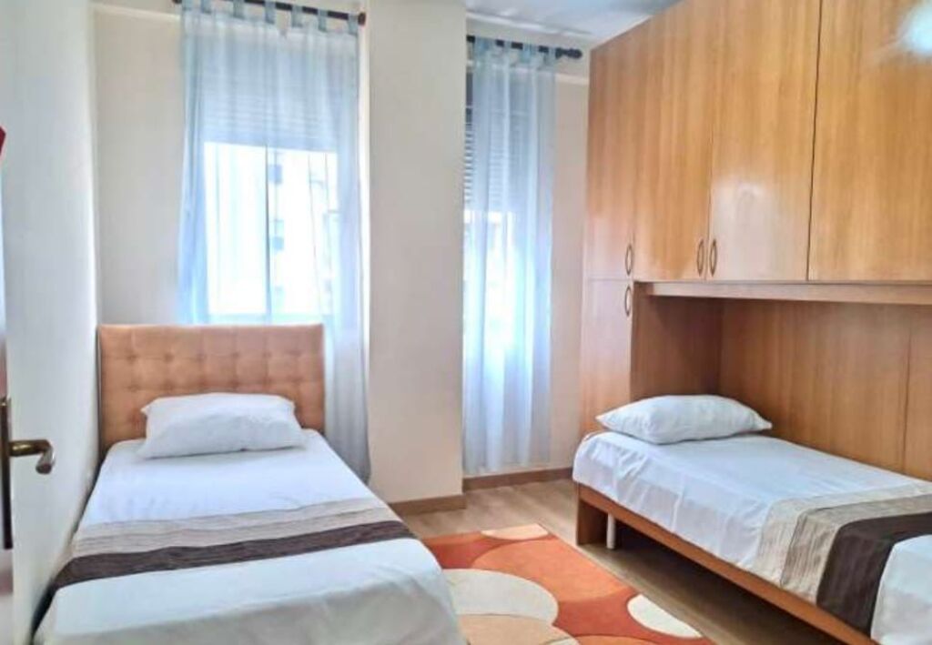 Jepet Me Qera Apartament 2+1+2 Tualete + 2 Ballkone