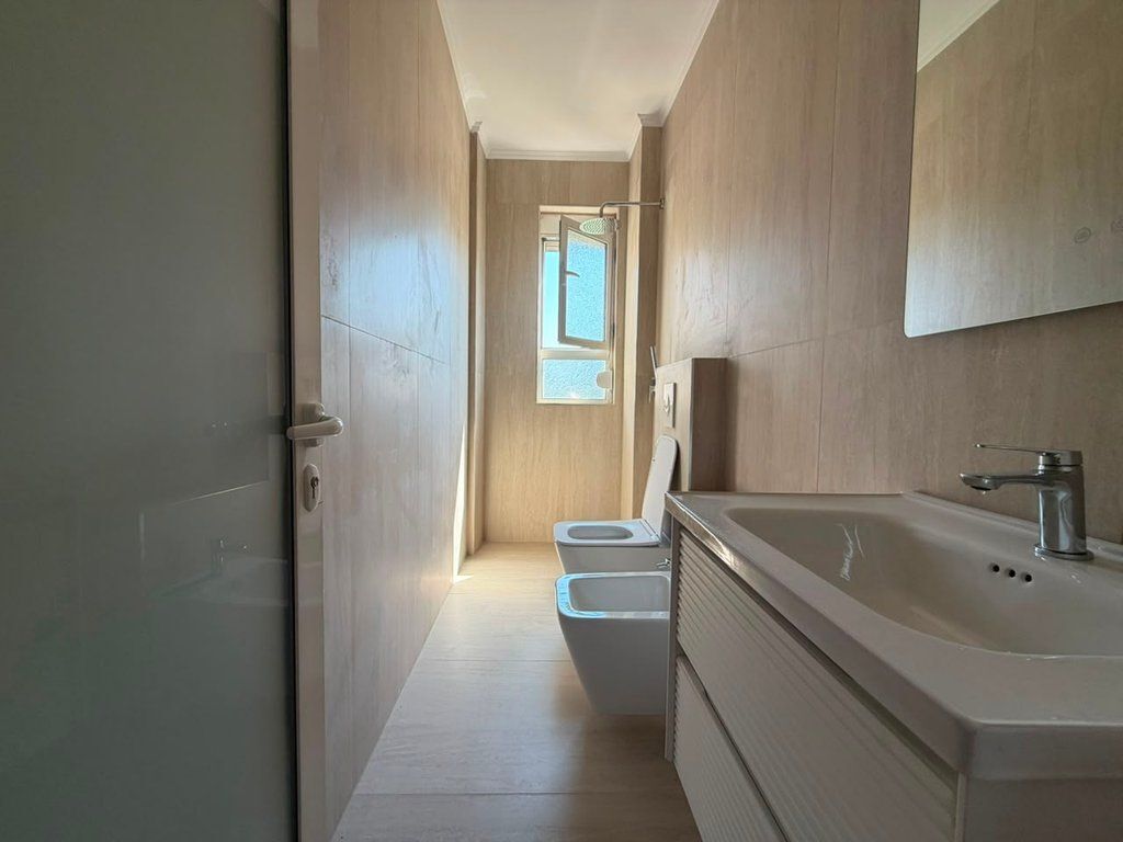 Shitet, Apartament 1+1, Rruga Dritan Hoxha, Tiranë. 108,000 €
