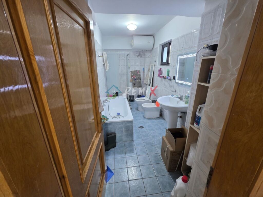 SHITET APARTAMENT 2+1 ME TOKË PRIVATE! 🌿