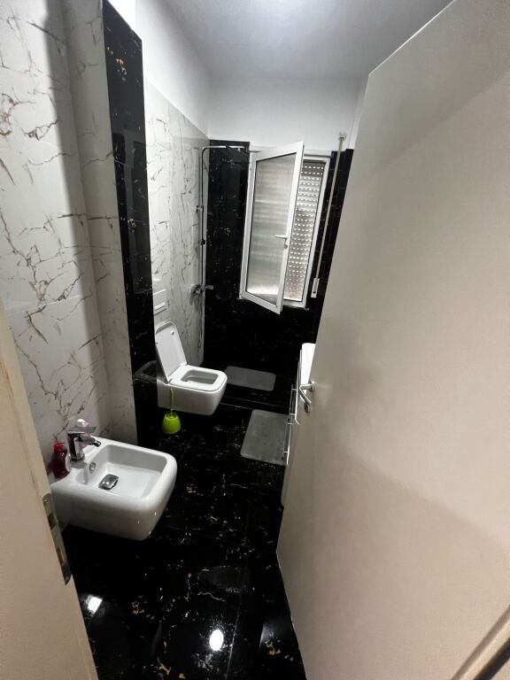 Liqeni i Thate pas Radisonit, shitet apartament 3+1+2 plus GARAZHD.