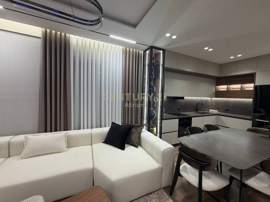 PENTHOUSE ESCLUSIVO 300 m2 IN VENDITA+2 POSTI AUTO | CENTRO KAMËZ 420.000 €