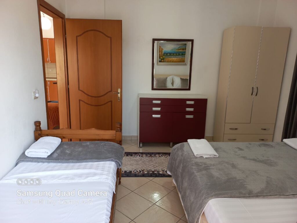 Apartament me Qera, Tirane
