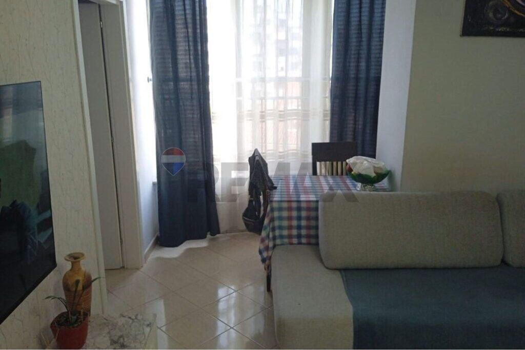 Shitet apartament 1+1 ne Yzberisht