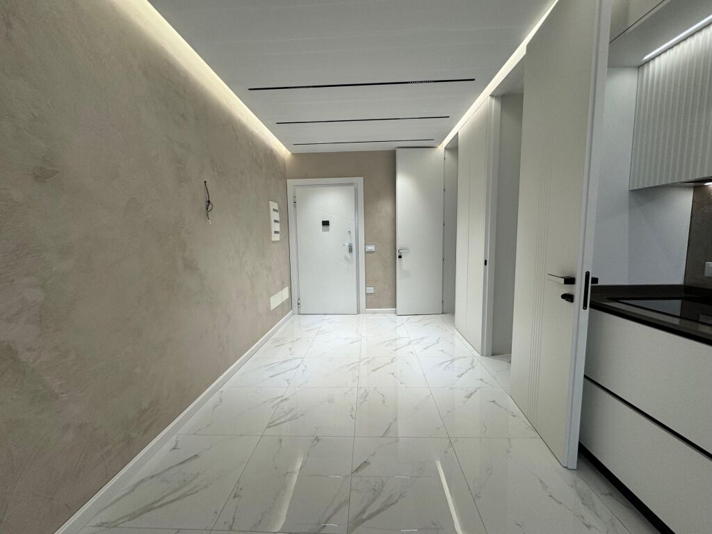 Shitet Apartament 1+1 Vollga