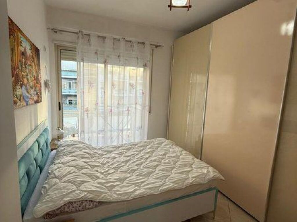 Affitto, Appartamento 1+1, Complesso Golden Park, Tirana.