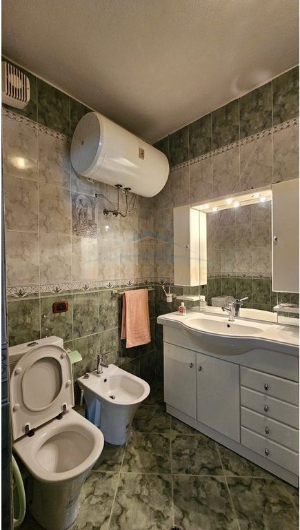 Shitet, Apartament 3+1+2, Ish urt, Durres