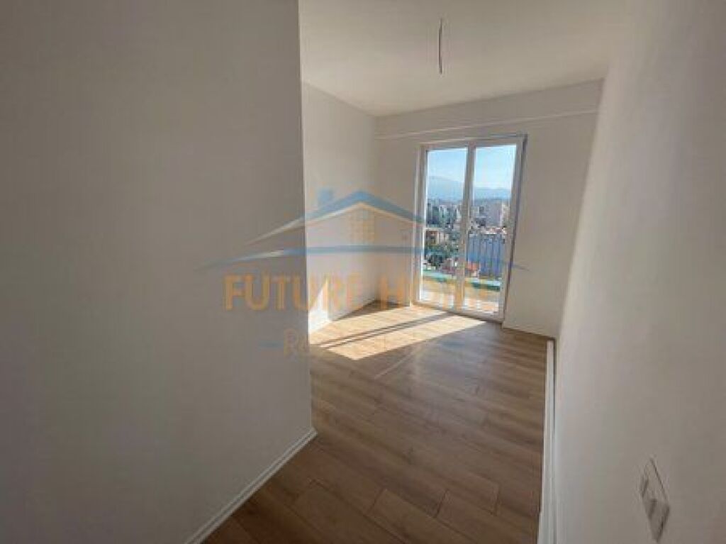 In vendita, Appartamento 3+1+2+Veranda, Comune di Parigi, Tirana