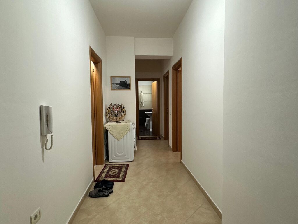 Vendesi in vendita Appartamento 2+1+2 Bagni - via Cipajve Vlora