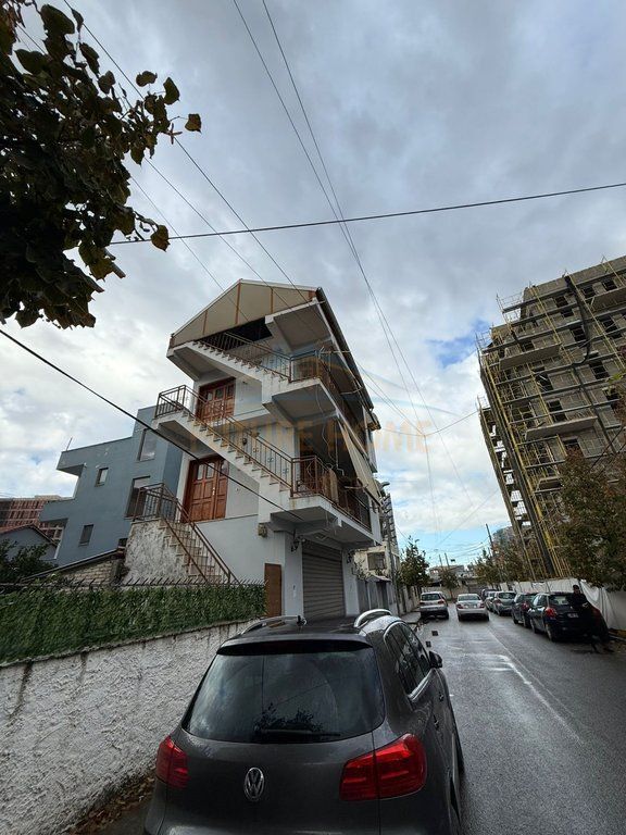 Disponojme per Shitje Godine 3-kateshe, Ish Fusha e Aviacionit, Tirane 175,000 €