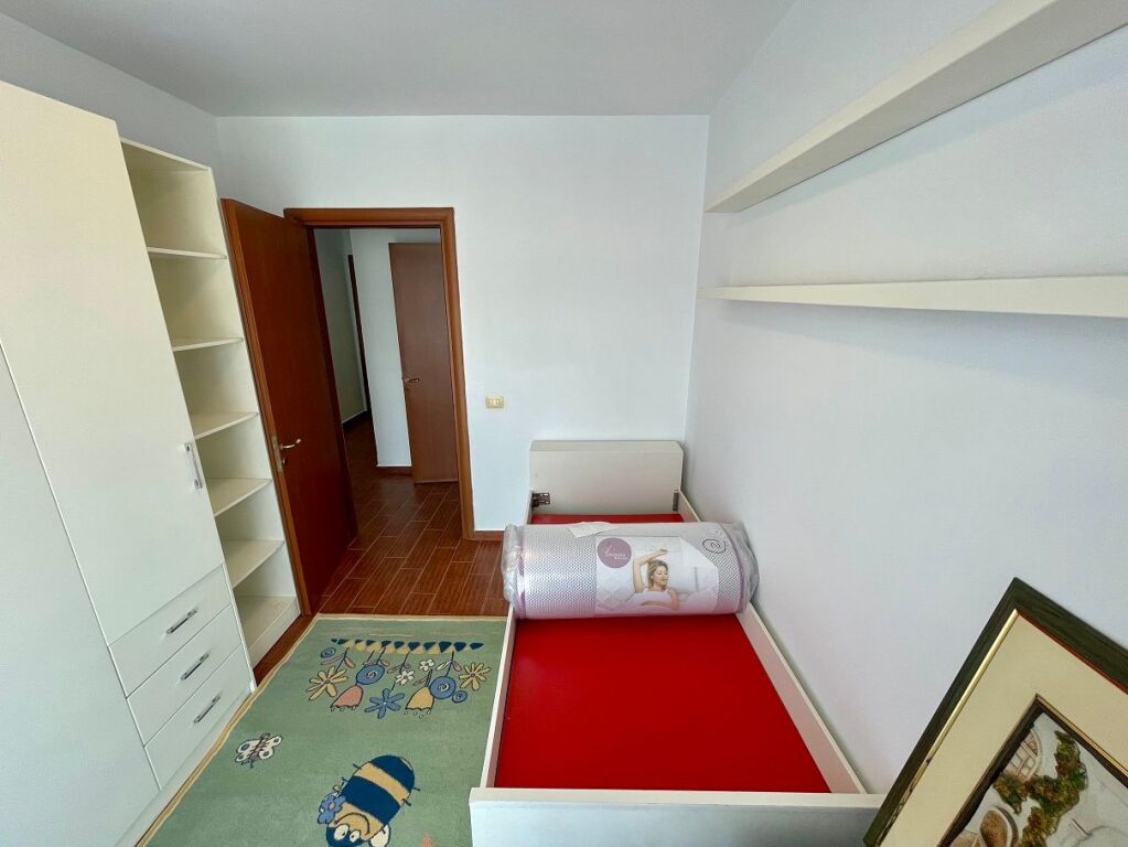 Affittasi appartamento 2+1 Centro "Kristal" (60.000 lek/mese), Comune di Parigi