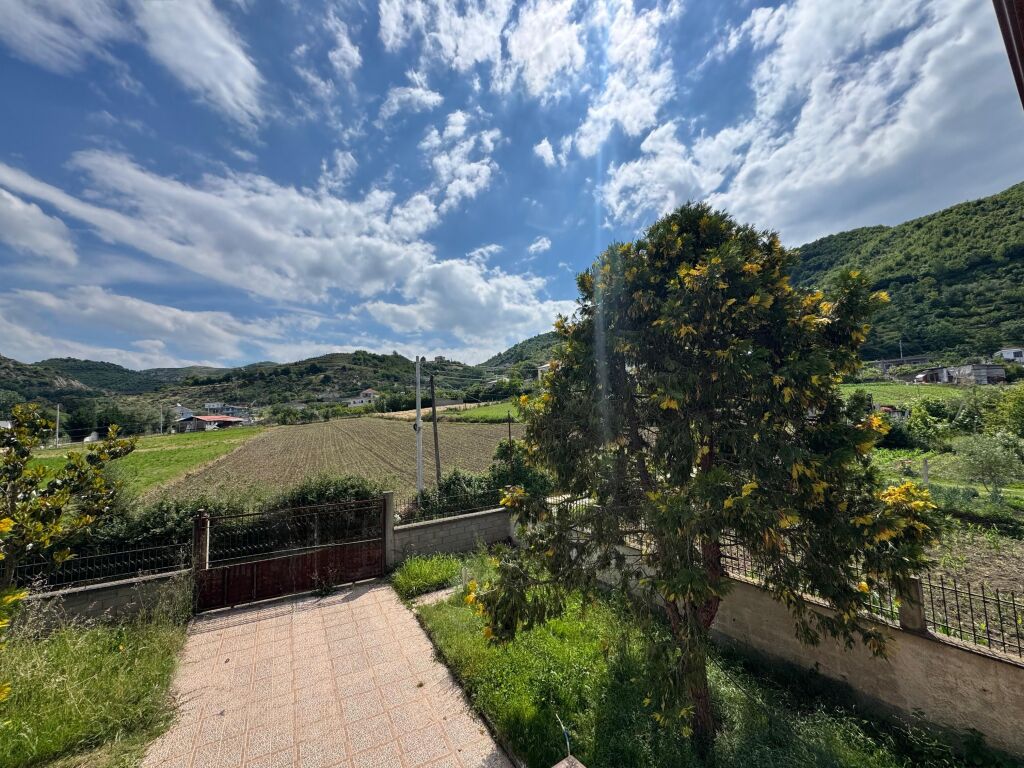 -Villa for sale, Peze Helmes
