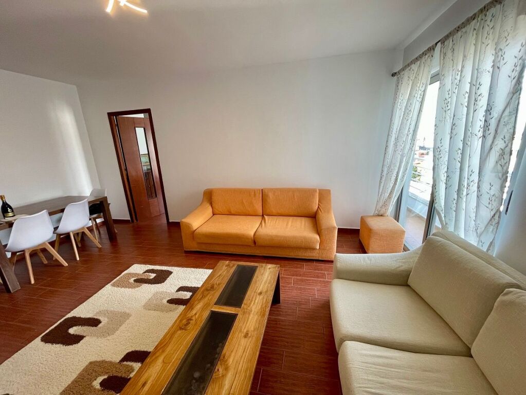 Affittasi appartamento 2+1 Centro "Kristal" (60.000 lek/mese), Comune di Parigi