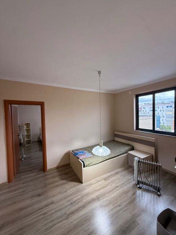 Apartament 2+1 per qera tek Materniteti i ri !
