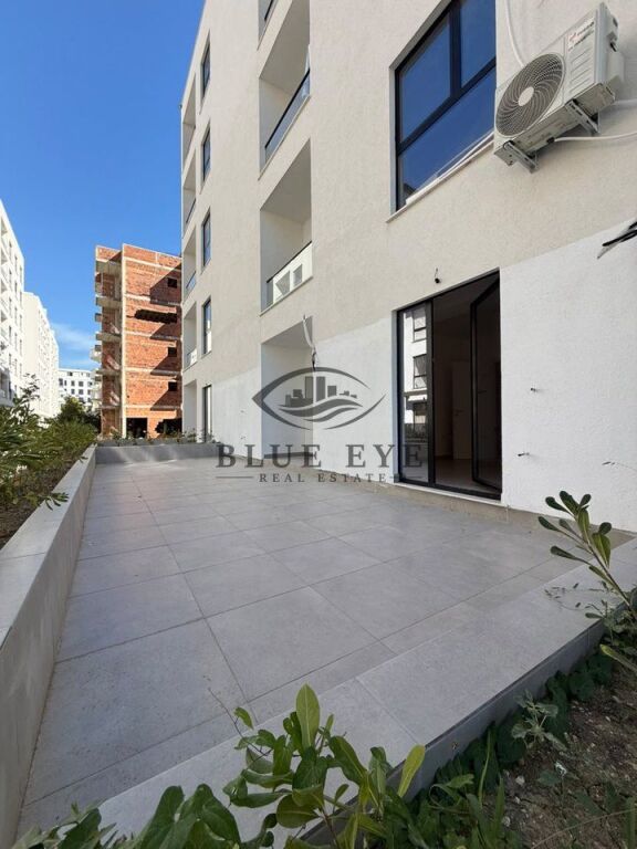 2 GARSONIERE + VERANDË PËR SHITJE – MALI I ROBIT
