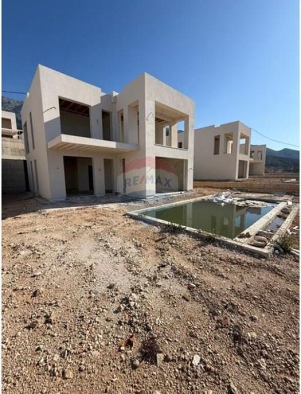 Individual Villa for Sale in San Nicolas, Palasë