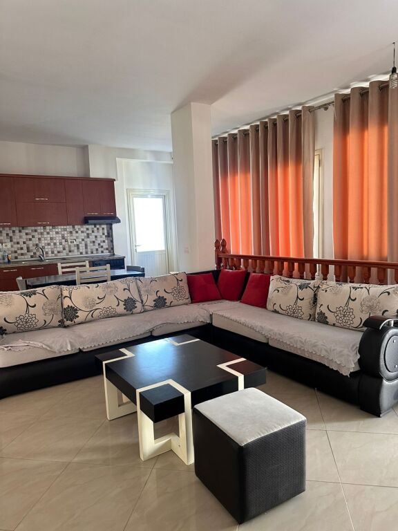 🏠Ne zonen e Rruges Jordan Misja,jepet me qera kati i III-te i nje vile 2+1+2,i mobiluar.50,000Leke