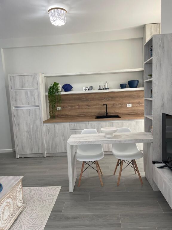 Apartament 2+1 me pamje deti me Qera Afatgjate - Radhime, Vlore