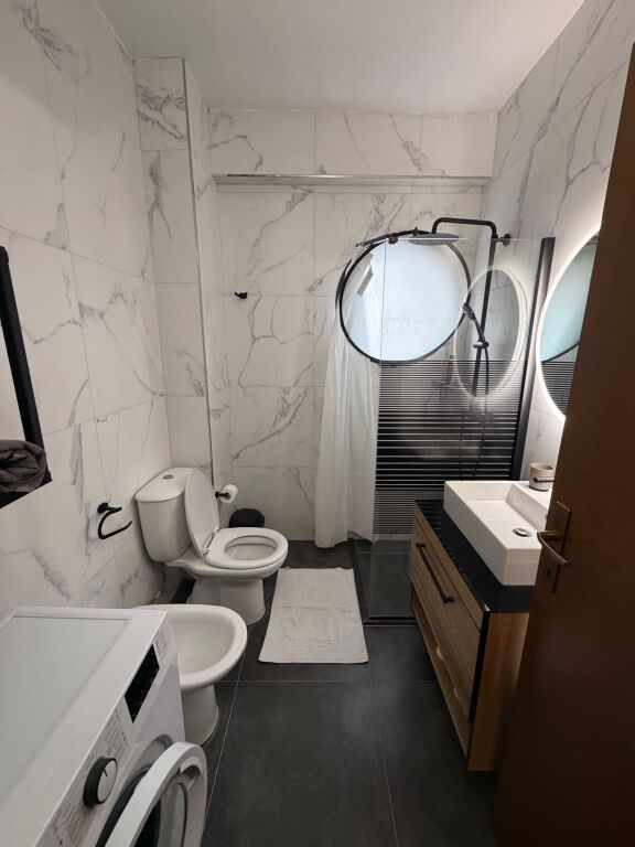 Shitet Apartment 2+1 ne Plazh Hekurudha
