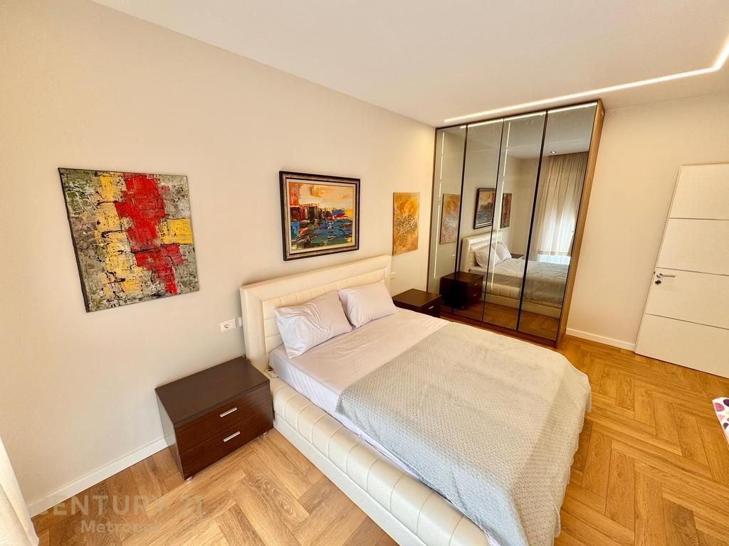 APARTMENT 2+1+PARKING SPACE NEAR THE NEW MARKET!