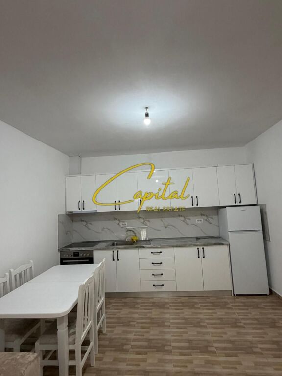 SHTEPI PRIVATE ME QIRA 72 M2 KINOSTUDIO 400 EURO