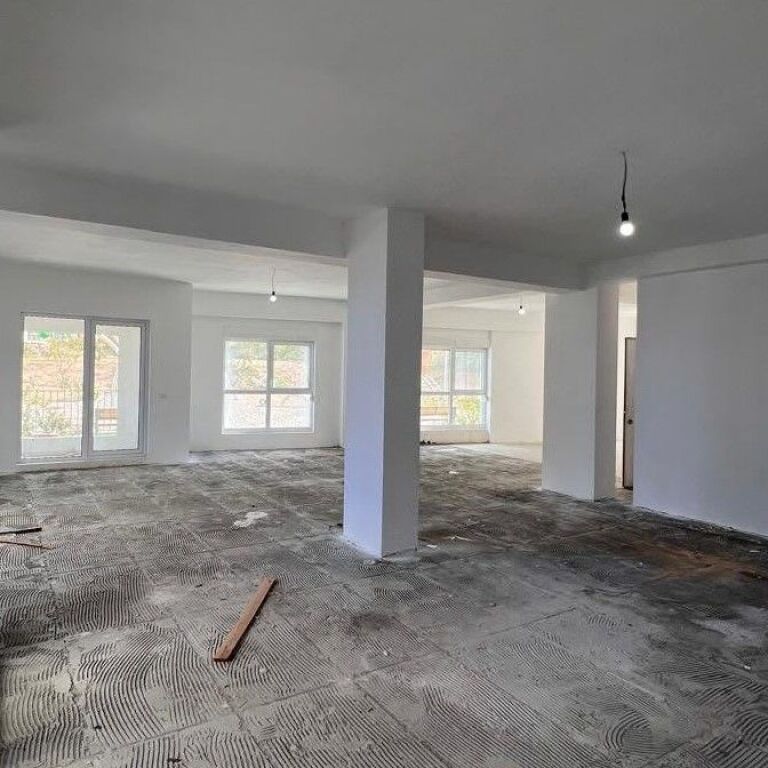 🏢 JEPET ME QIRA – AMBIENT BIZNESI 200 m² | ALI DEM, TEK KADIU