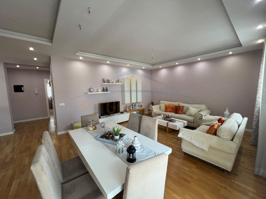 Qera , Apartament 3+1+2+2 Ballkone , Fresk , Tiranë