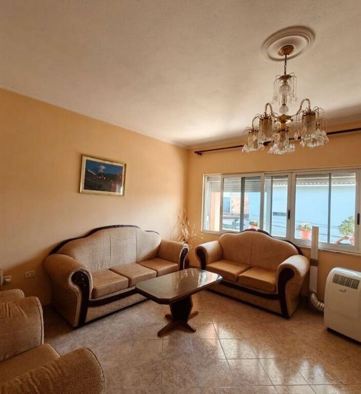 Qira, Hyrje private, 3+1+Blk+Parkim, Spitali QSUT, 60.000 Lek/muaj