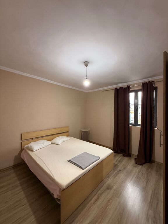 Apartament 2+1 per qera tek Materniteti i ri !