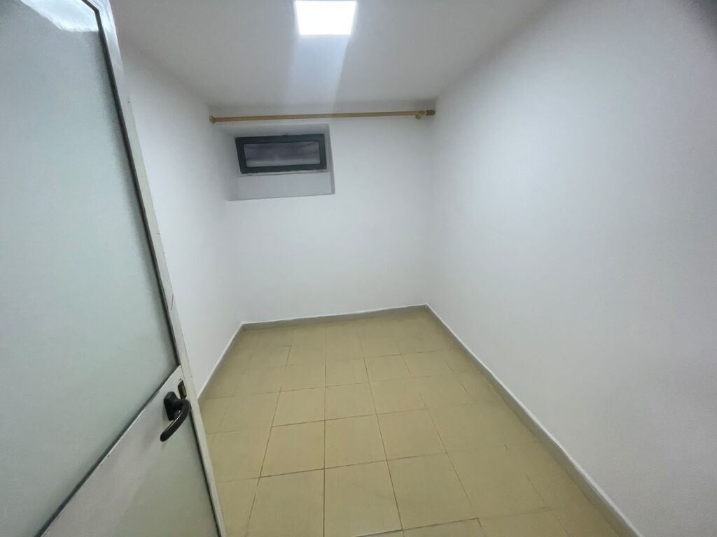 JEPET ME QIRA MAGAZINË NË QENDËR TË TIRANËS