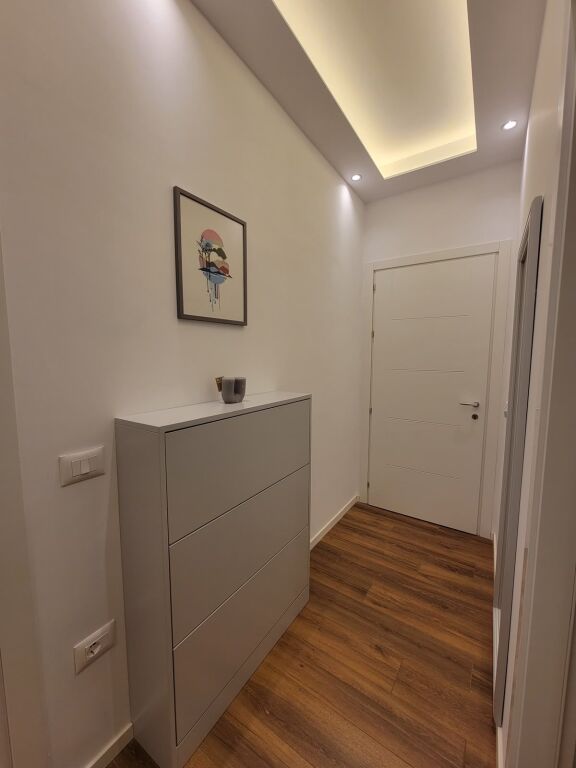 Super Appartamento 1+1 in affitto in Via Durresit (55.000 ALL)
