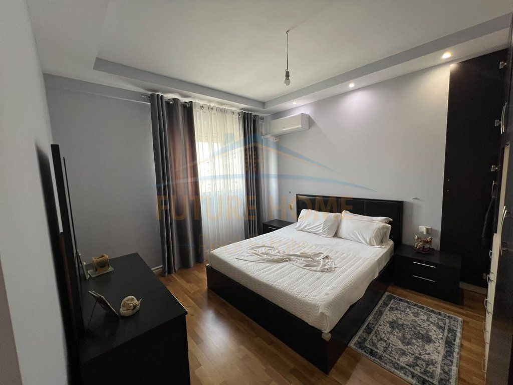 Qera , Apartament 3+1+2+2 Ballkone , Fresk , Tiranë