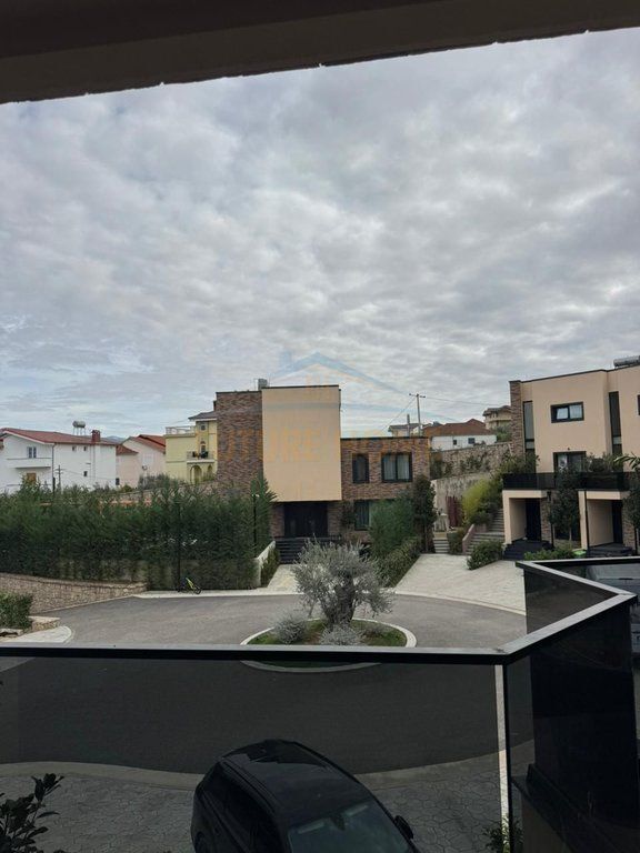 Shitet, Vilë 3-Katëshe+ 1 Kat Nëntokë, Primavera Residence, Mjull Bathore