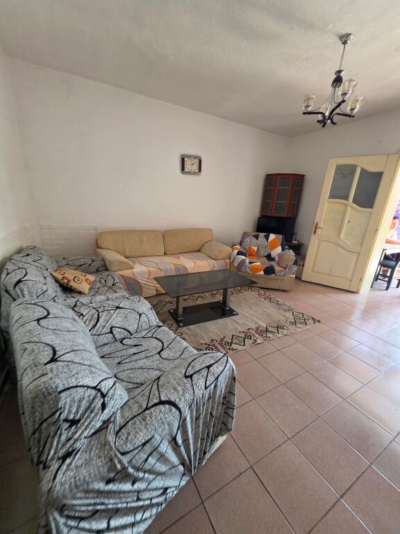 Apartment 1+1 for rent in Laprake (37,000 lek)