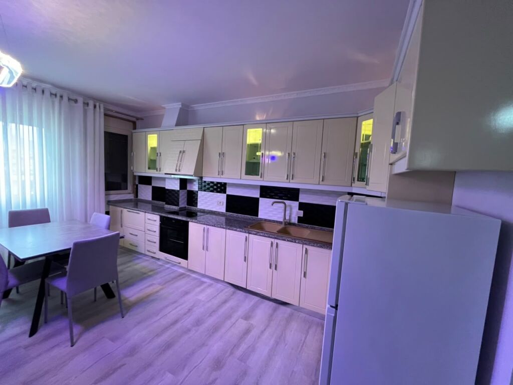 🛋️ **JEPET ME QIRA APARTAMENT 2+1 + 🅿️**  📍 **Rruga e Kavajës, Tiranë**