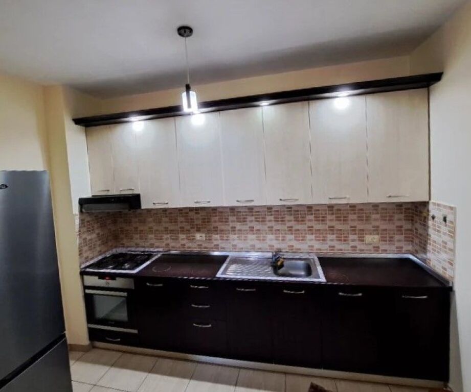 Jepet me qera apartament 2+1 pranë Tregut të Ri Elektrik