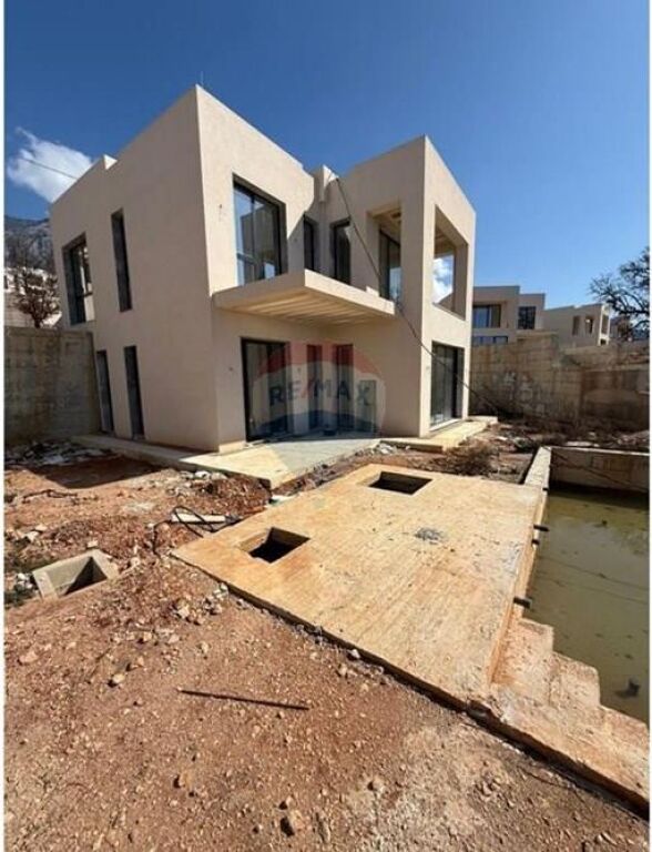 Individual Villa for Sale in San Nicolas, Palasë