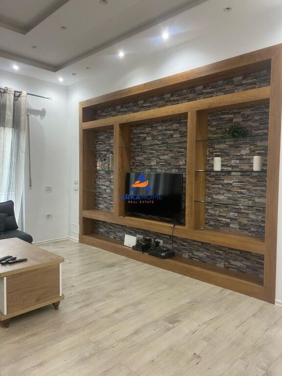 JEPET APARTAMENT ME QIRA 3+1+VERANDE "LIQENI I THATE" 90.000 LEKE