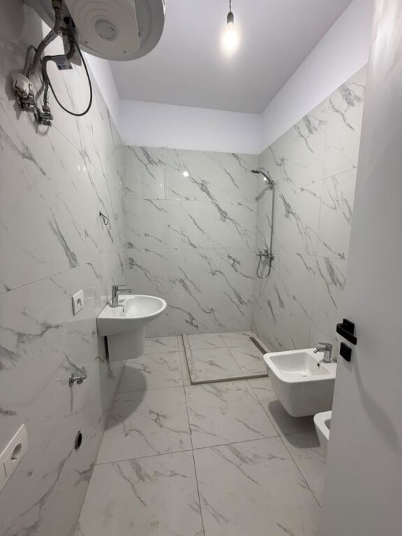 Apartament me qera 1+1